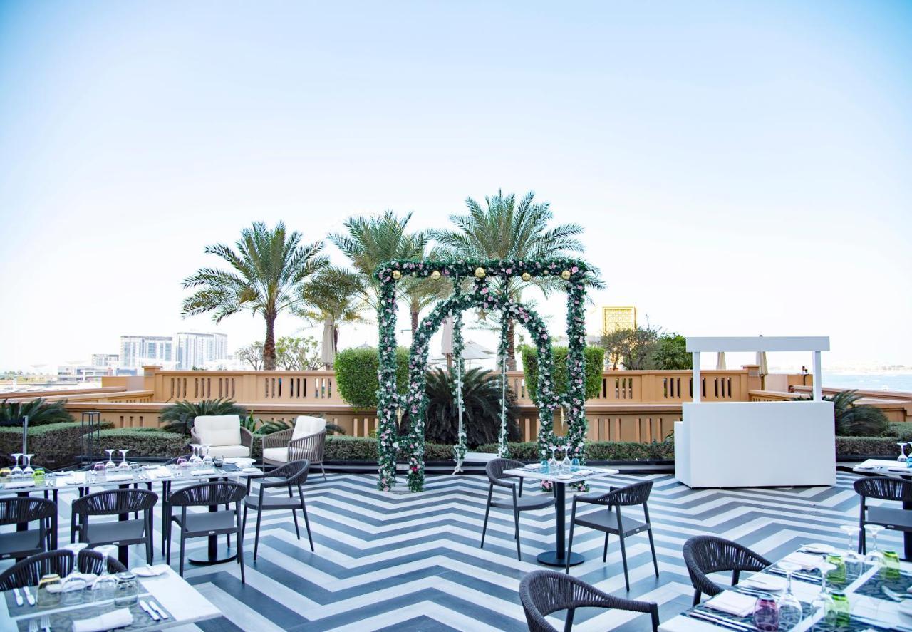 Sofitel Dubai Jumeirah Beach Esterno foto The beachside terrace