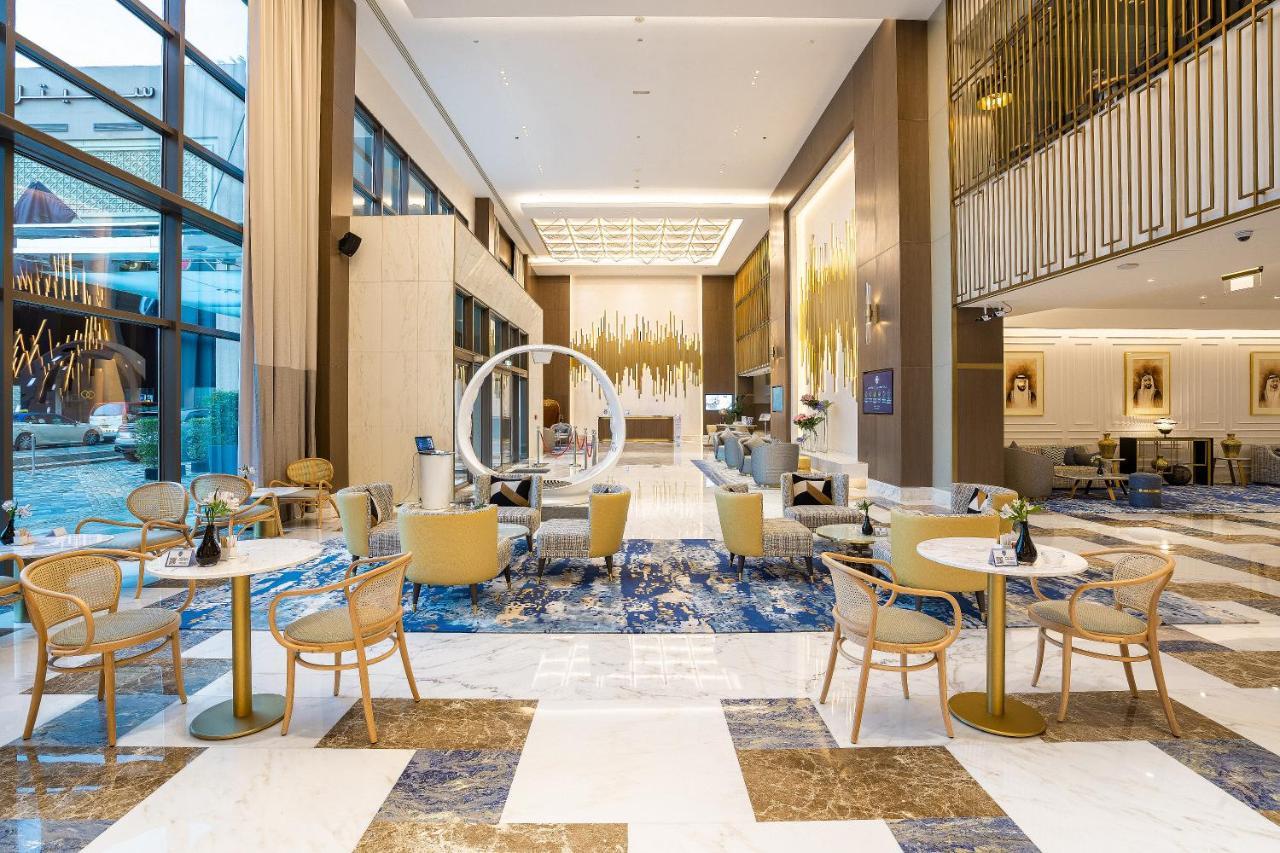 Sofitel Dubai Jumeirah Beach Esterno foto The hotel lobby