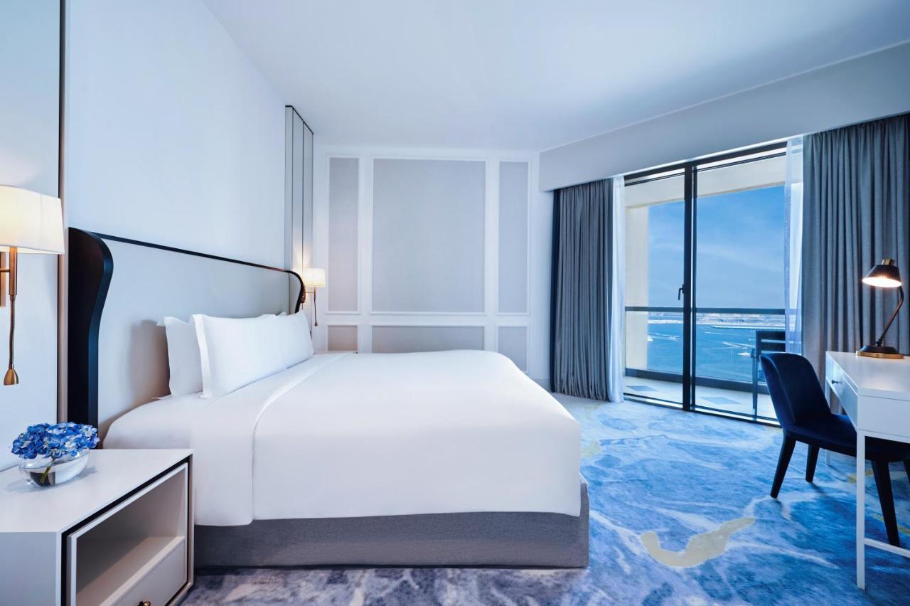 Sofitel Dubai Jumeirah Beach Esterno foto A room at the hotel