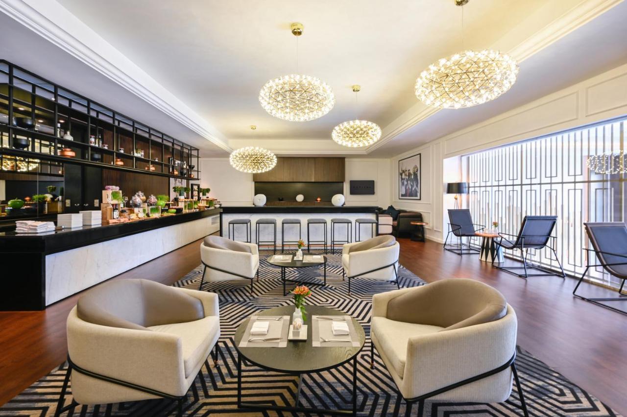 Sofitel Dubai Jumeirah Beach Esterno foto The lobby of the hotel