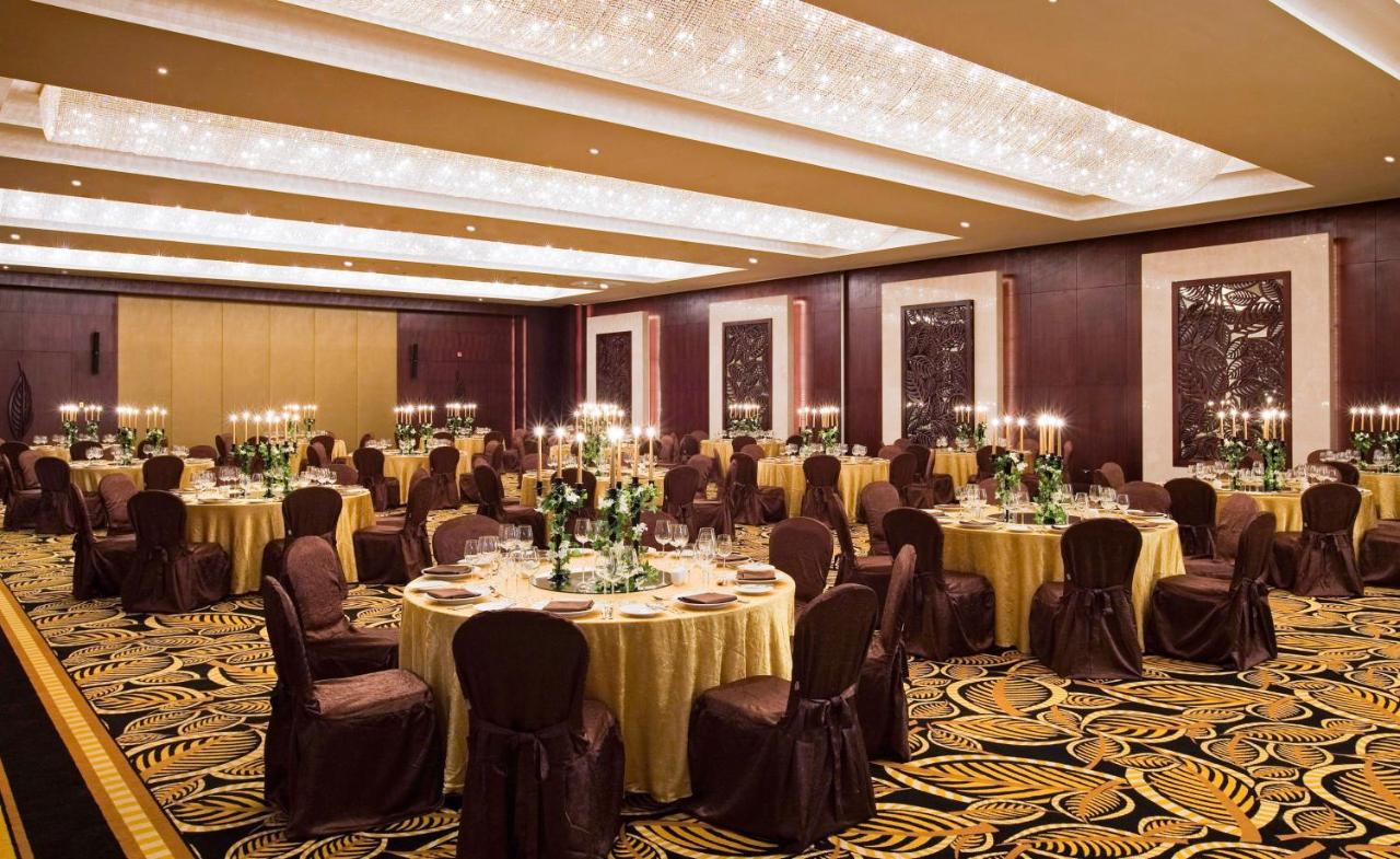 Sofitel Dubai Jumeirah Beach Esterno foto The ballroom at the Mandarin Oriental, Beijing
