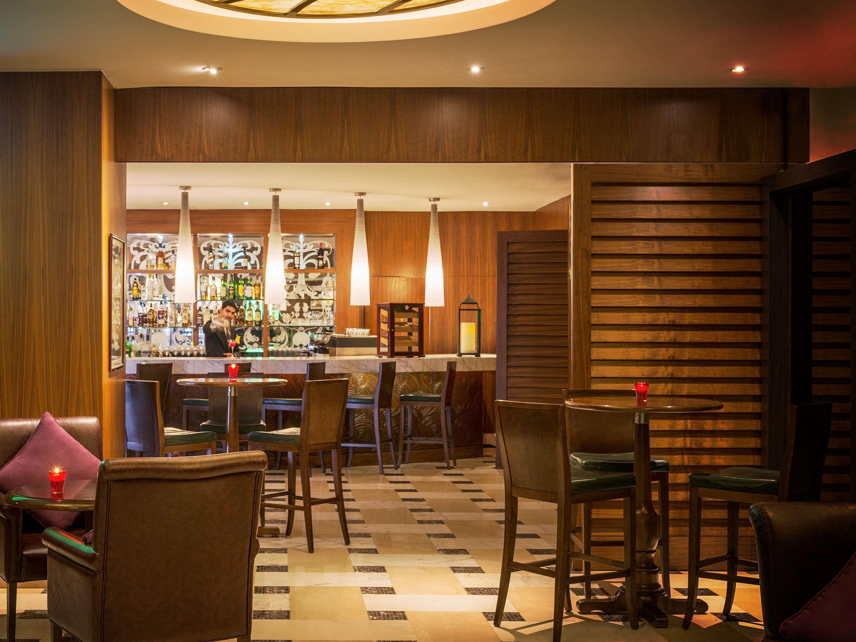Sofitel Dubai Jumeirah Beach Esterno foto The bar at the Mandarin Oriental, Hong Kong