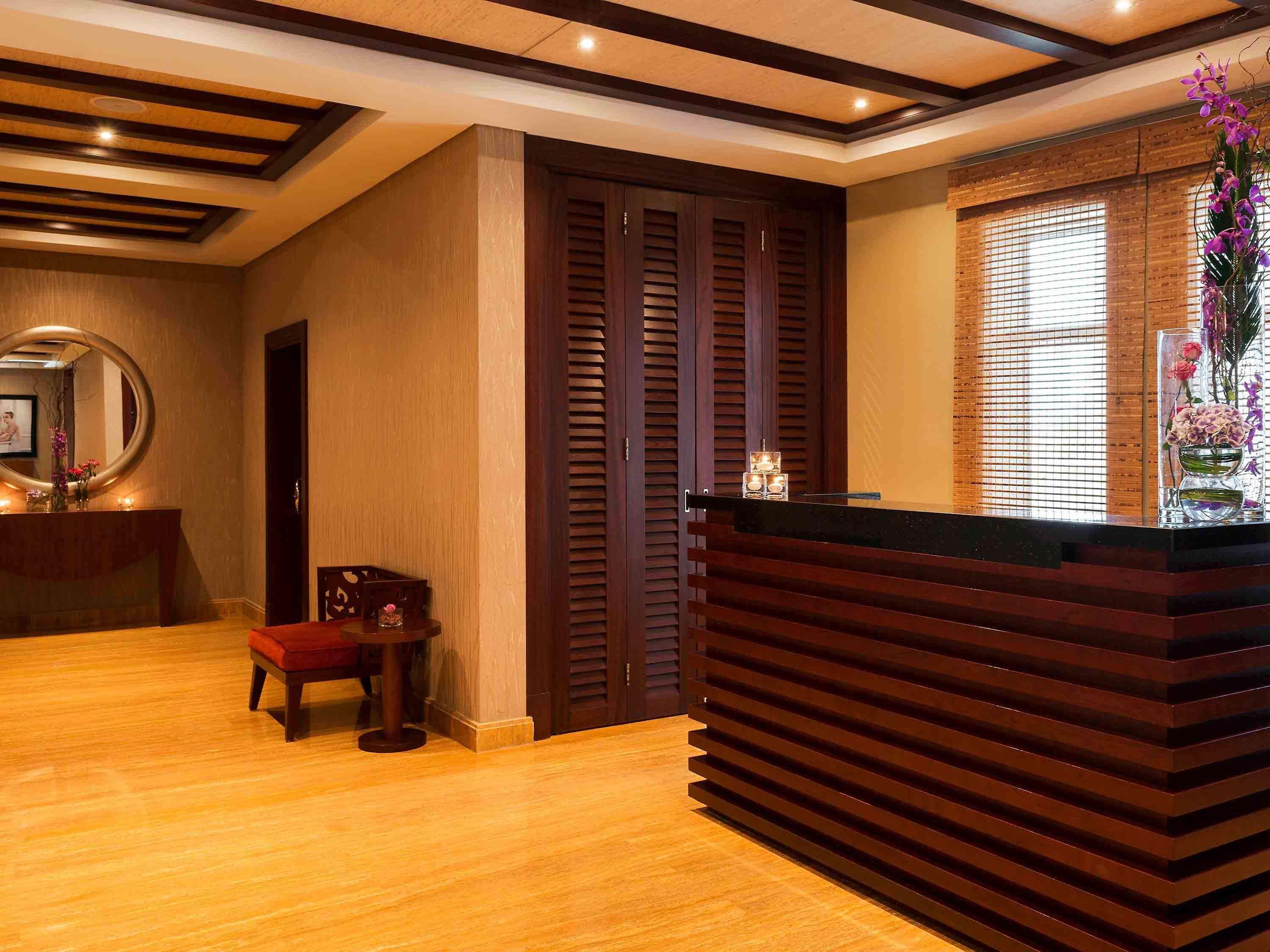 Sofitel Dubai Jumeirah Beach Esterno foto Reception desk at the spa
