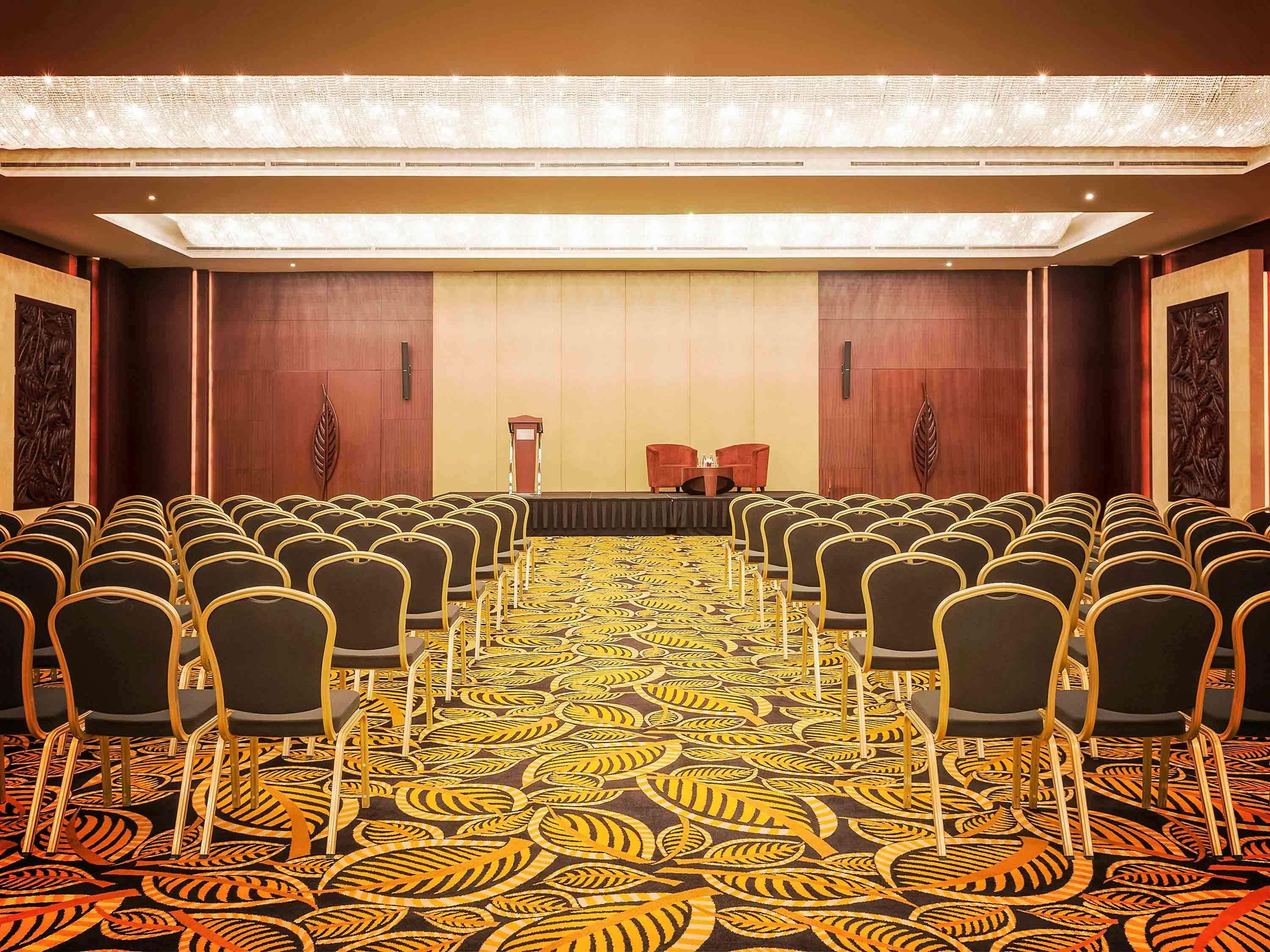 Sofitel Dubai Jumeirah Beach Esterno foto The ballroom at the hotel