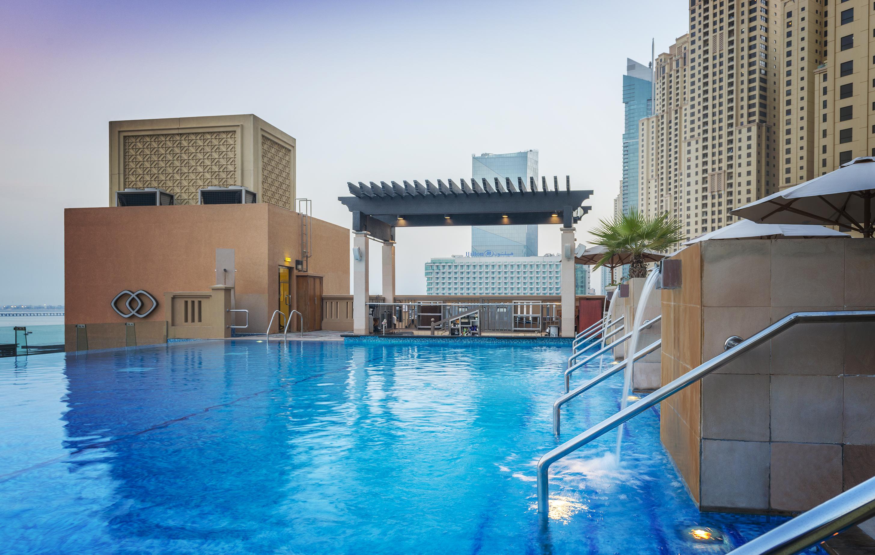 Sofitel Dubai Jumeirah Beach Esterno foto Swimming pool