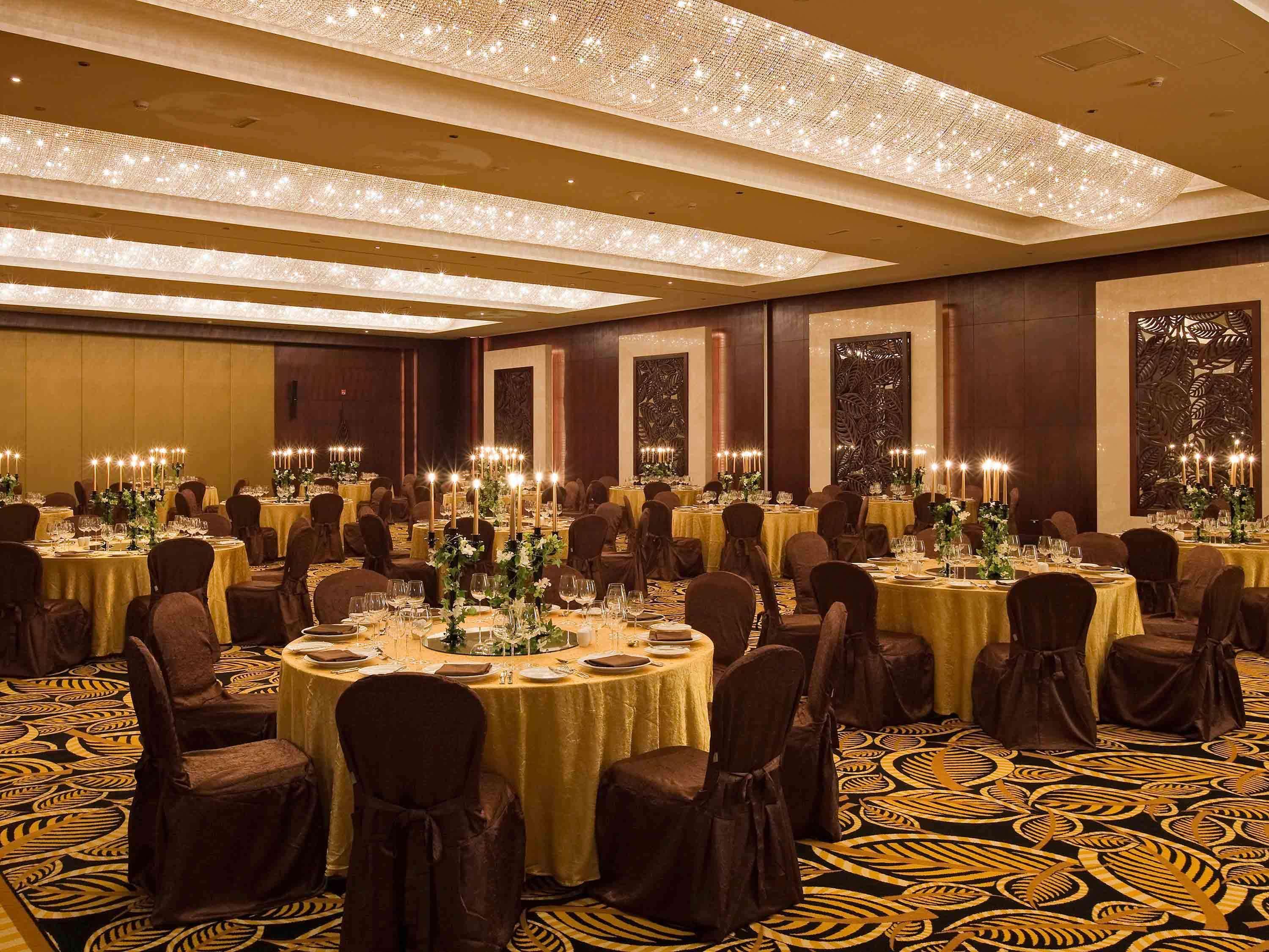 Sofitel Dubai Jumeirah Beach Esterno foto The ballroom at the Mandarin Oriental, Bangkok
