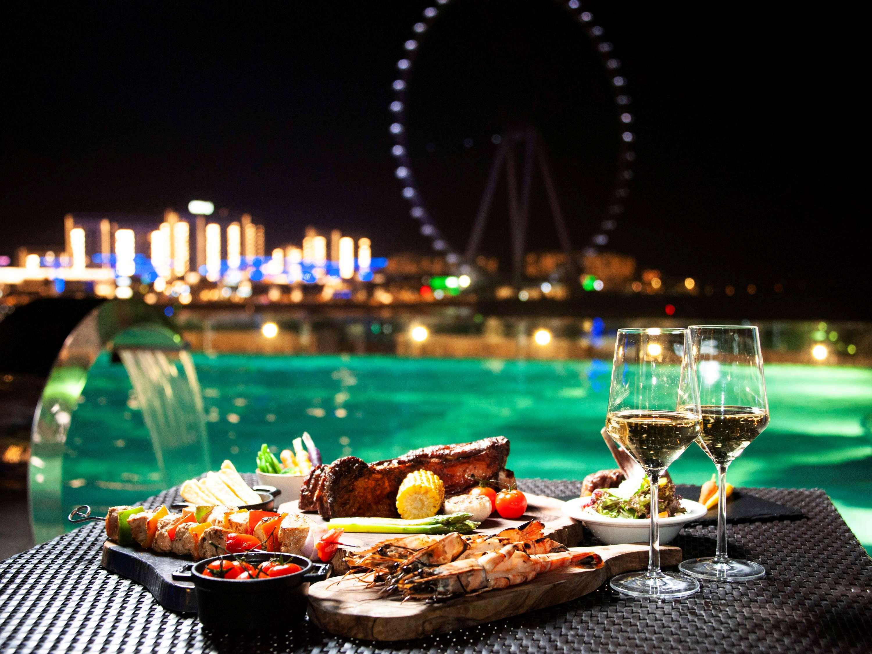 Sofitel Dubai Jumeirah Beach Esterno foto The Sky Bar at Jumeirah Jumeirah