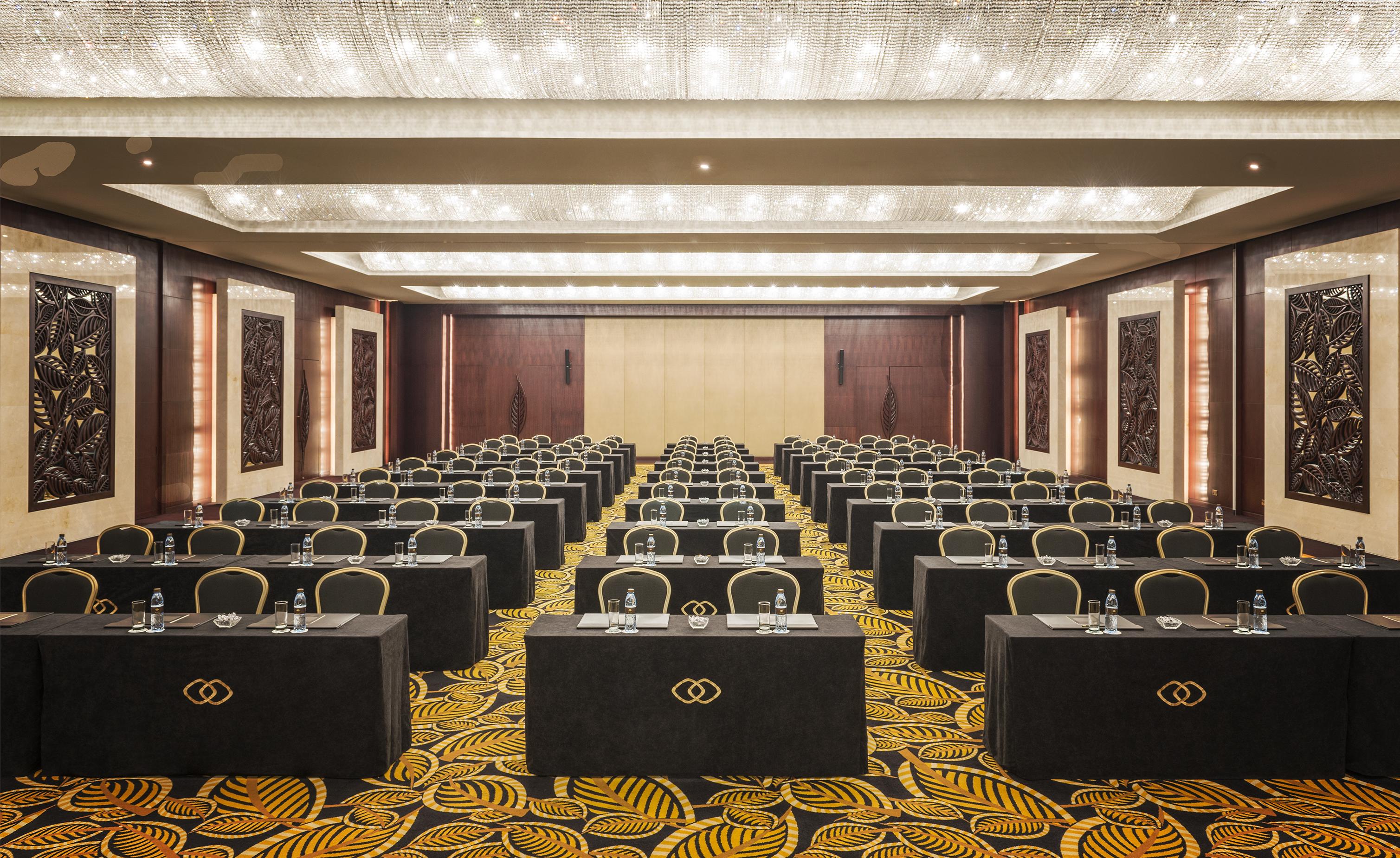 Sofitel Dubai Jumeirah Beach Esterno foto The ballroom at the Mandarin Oriental Beijing