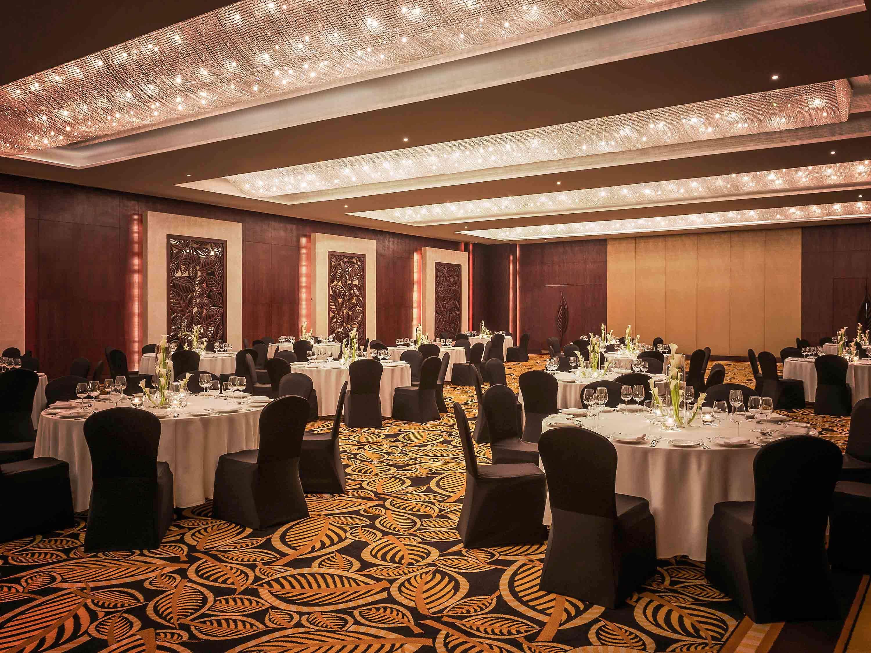 Sofitel Dubai Jumeirah Beach Esterno foto The ballroom at the Mandarin Oriental, Bangkok