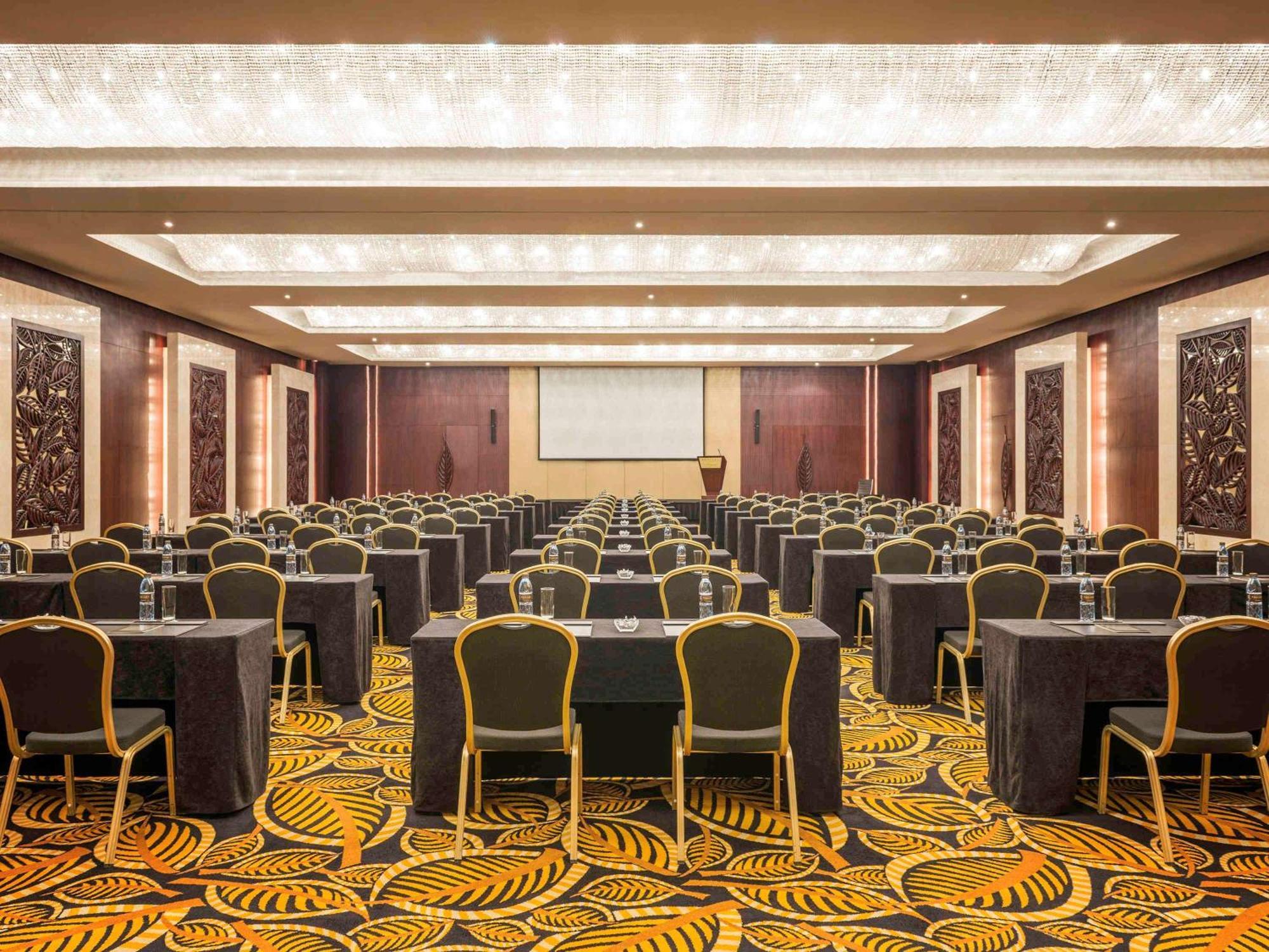 Sofitel Dubai Jumeirah Beach Esterno foto The ballroom at the hotel