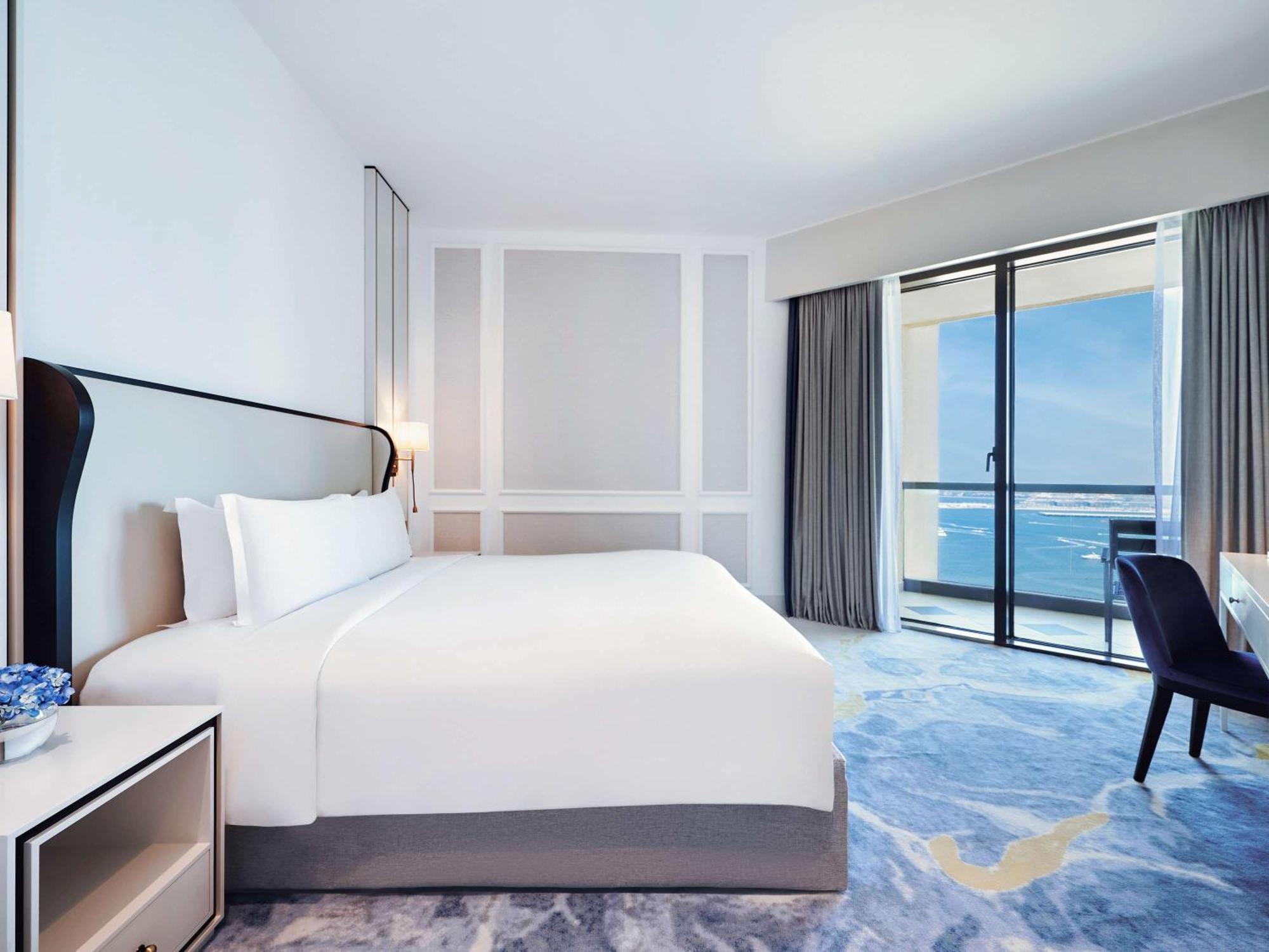 Sofitel Dubai Jumeirah Beach Esterno foto A room at the hotel