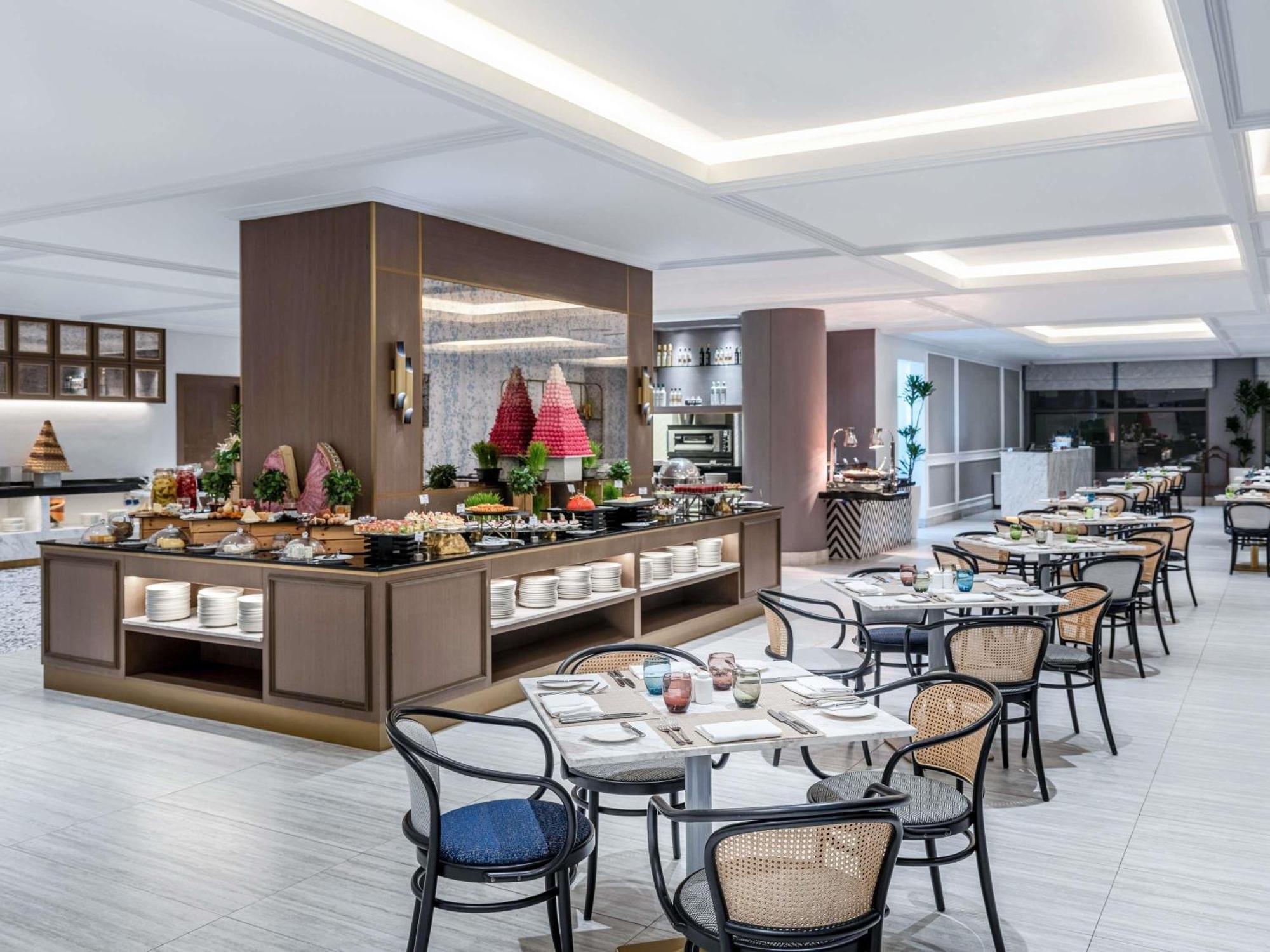 Sofitel Dubai Jumeirah Beach Esterno foto