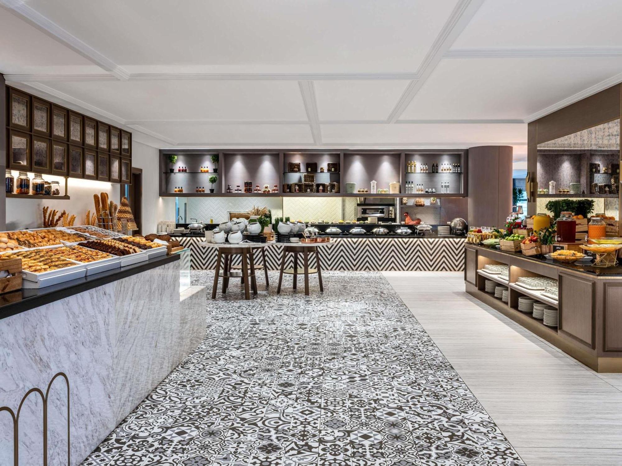 Sofitel Dubai Jumeirah Beach Esterno foto